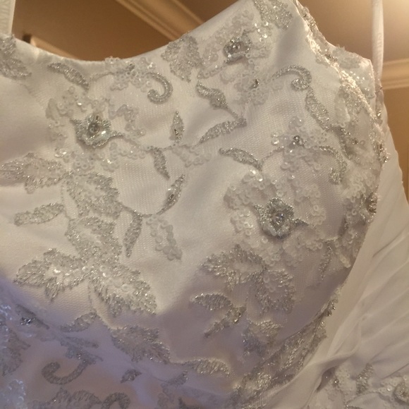 David’s Bridal Wedding Dress W Bustle - Picture 3 of 8